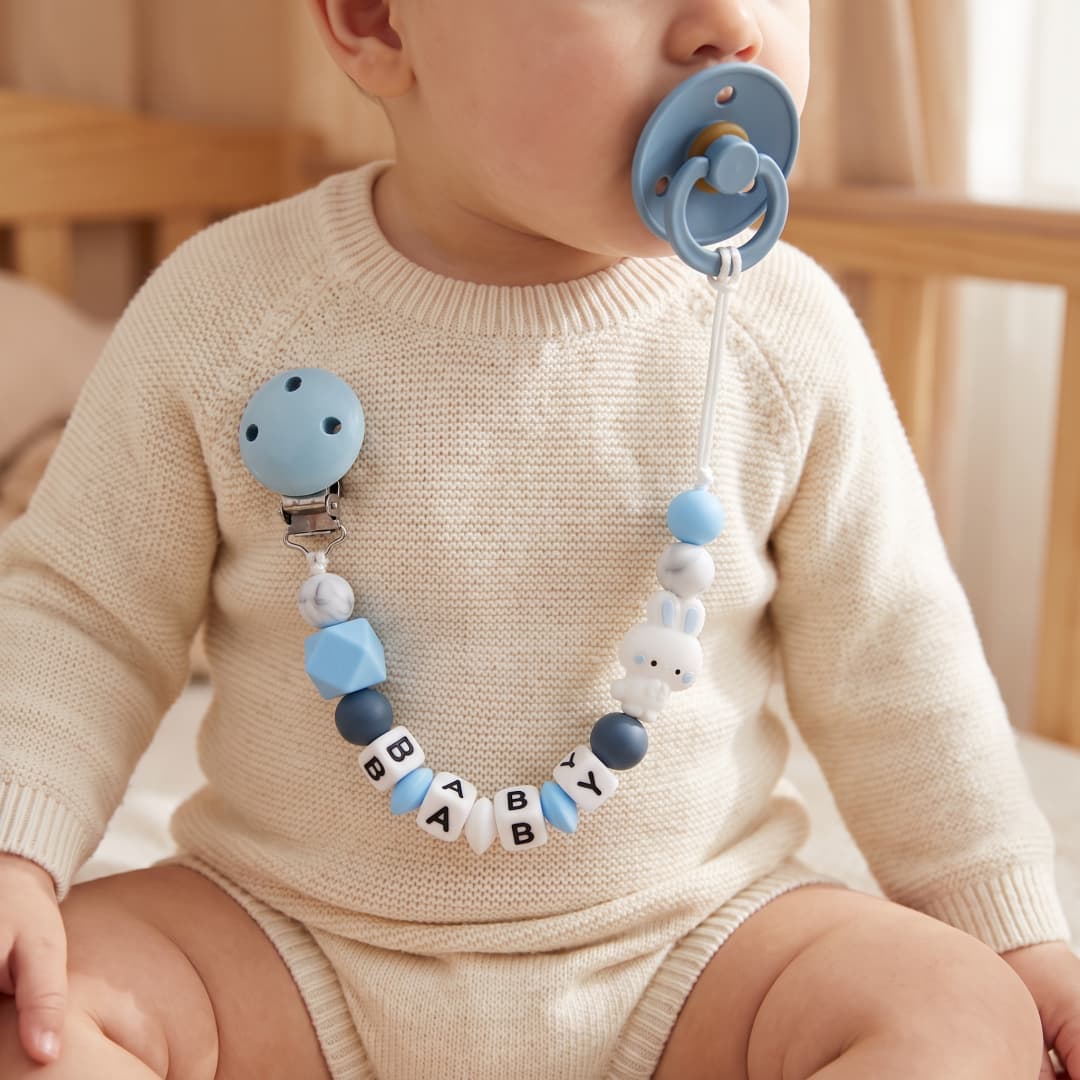 Baby Teethers - Personalisierter Baby-Schnullerclip mit Namen, Blauer Hase,